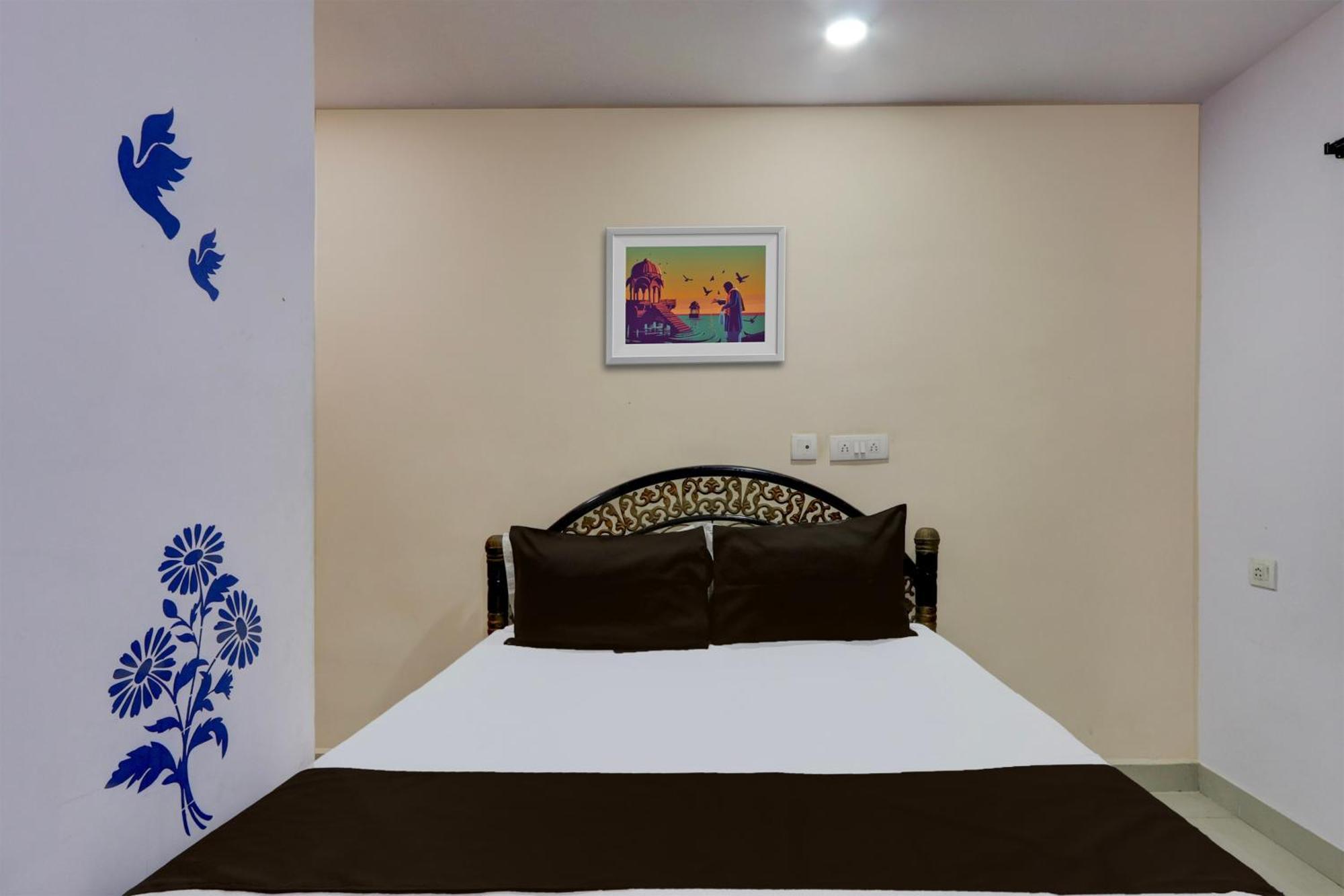 Spot On Hotel Aaraadhya Residency Hyderabad Esterno foto