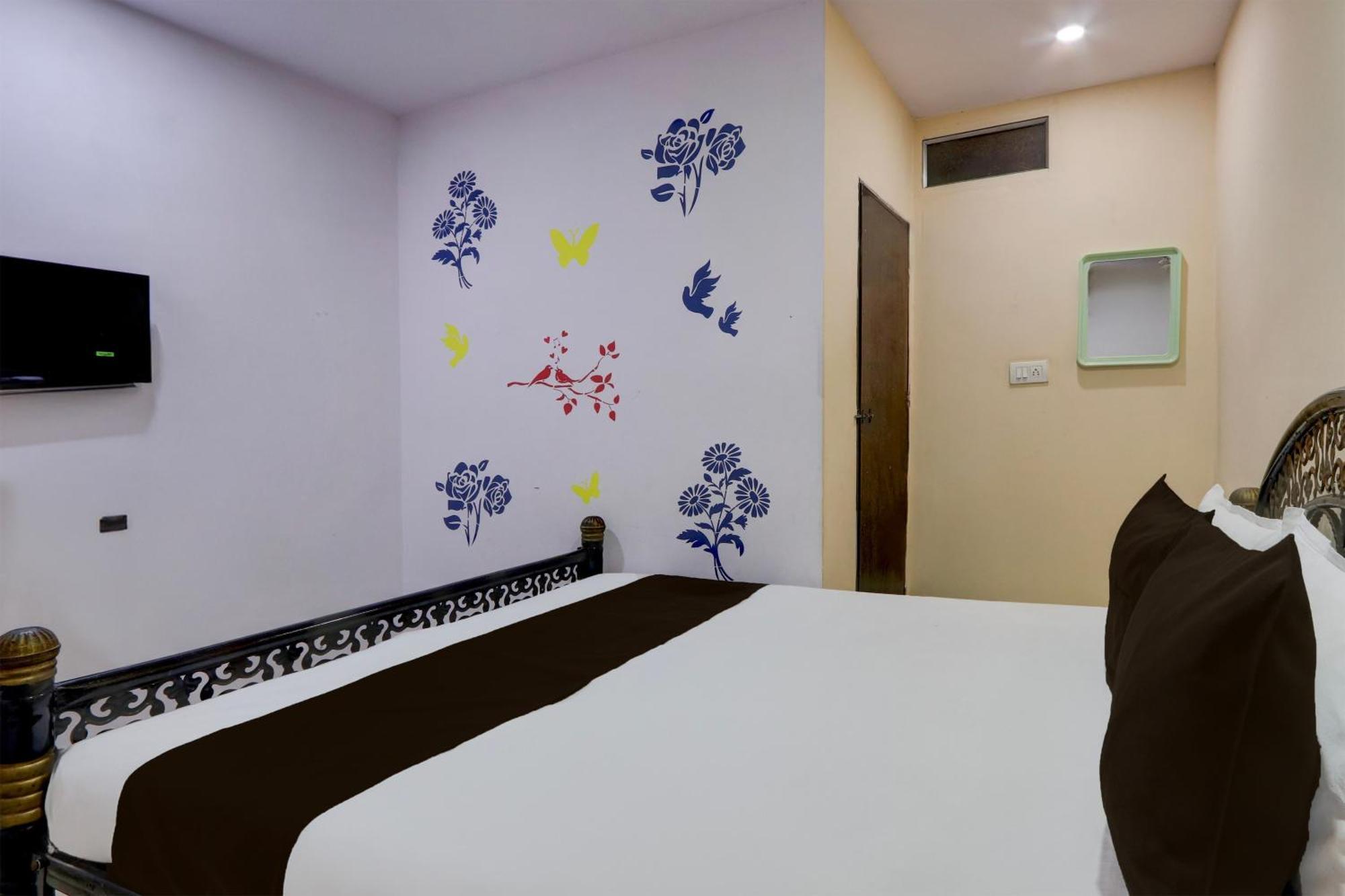 Spot On Hotel Aaraadhya Residency Hyderabad Esterno foto