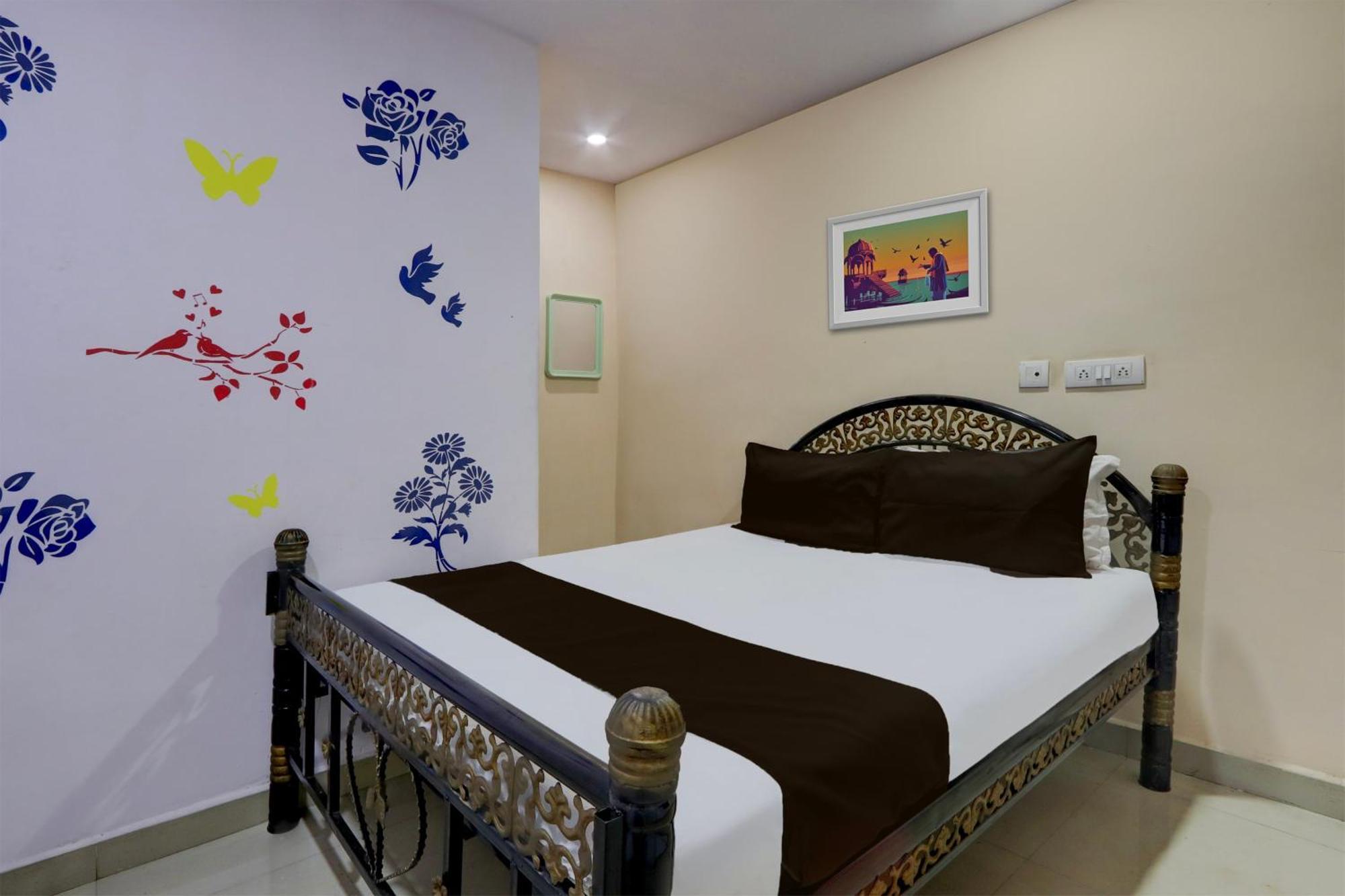 Spot On Hotel Aaraadhya Residency Hyderabad Esterno foto